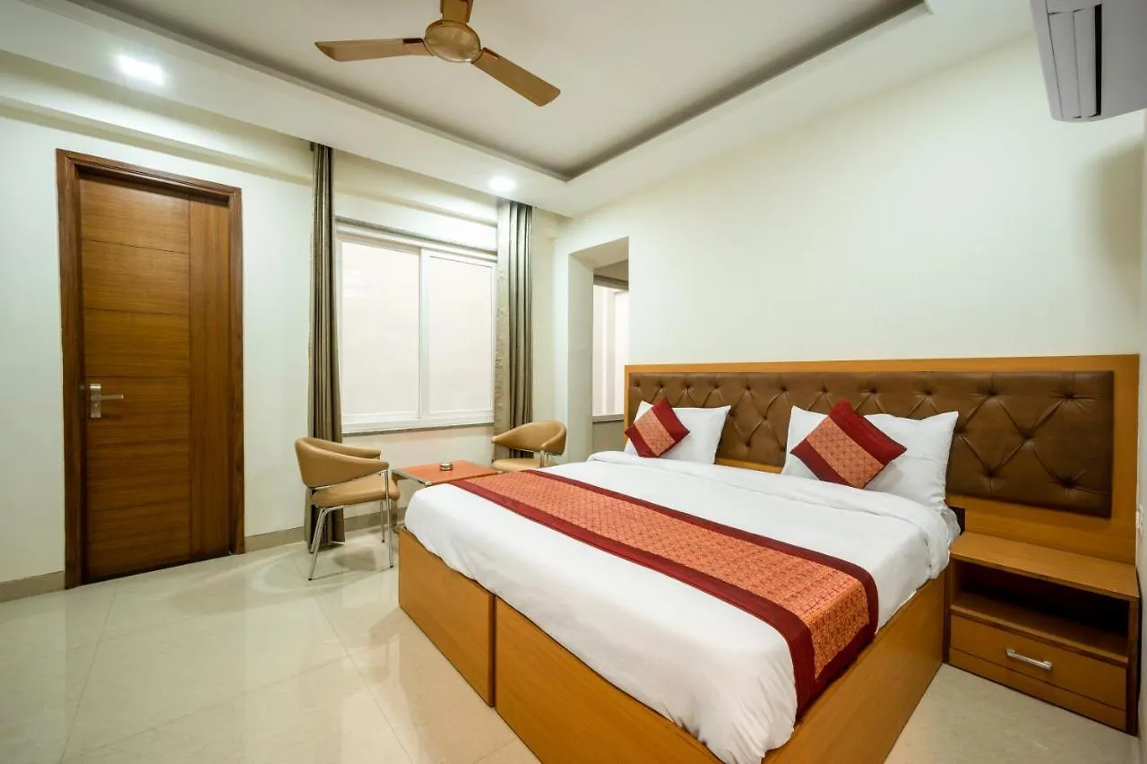 The Palms Inn I Near Medanta Medicity I Sec-38 Gurgaon 3*,