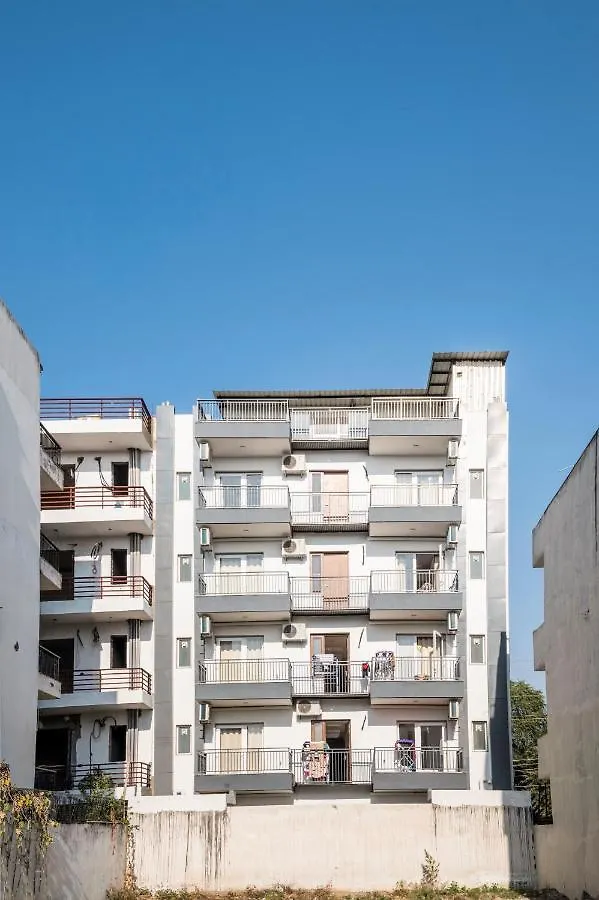 The Palms Inn I Near Medanta Medicity I Sec-38 Gurgaon Hotel